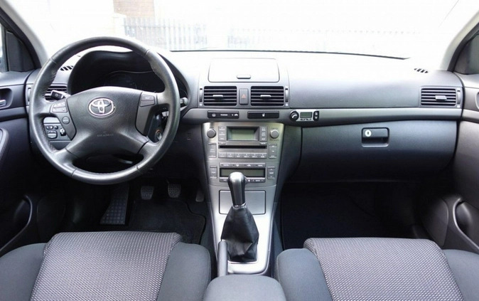 Toyota Avensis cena 17900 przebieg: 208000, rok produkcji 2006 z Nowe Miasto nad Pilicą małe 137